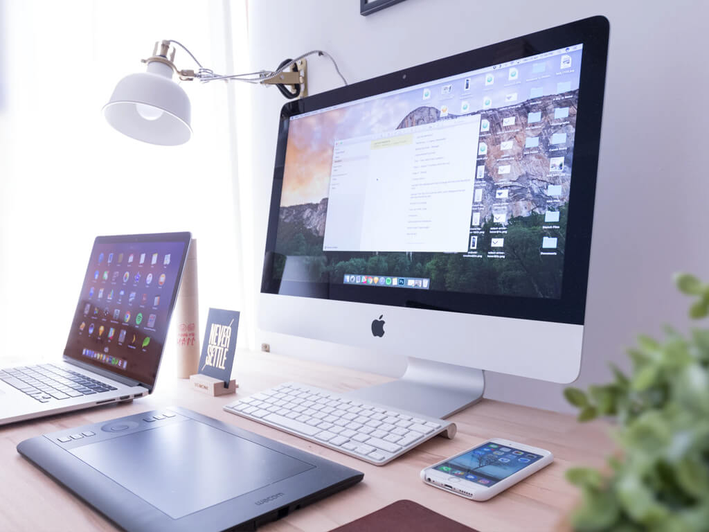 Apple LCD Screen and Keyboard